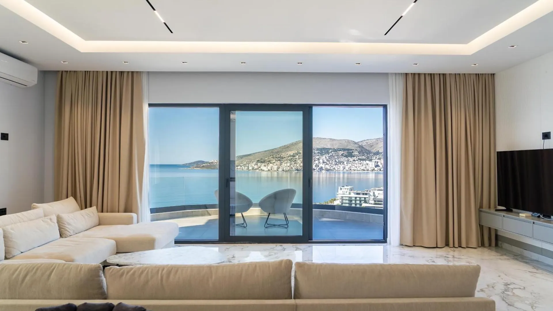 Twin Luxury Penthouses Sarandë 0*,
